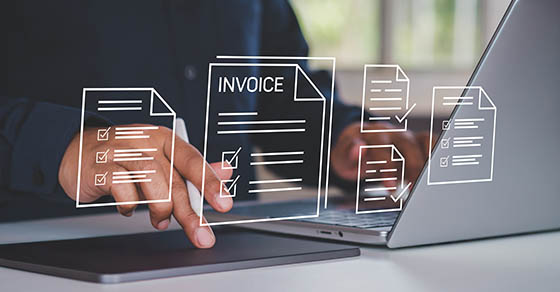 DigitalInvoiceAndBillingManagementBusinessmanUsingElectronicInvoiceOn